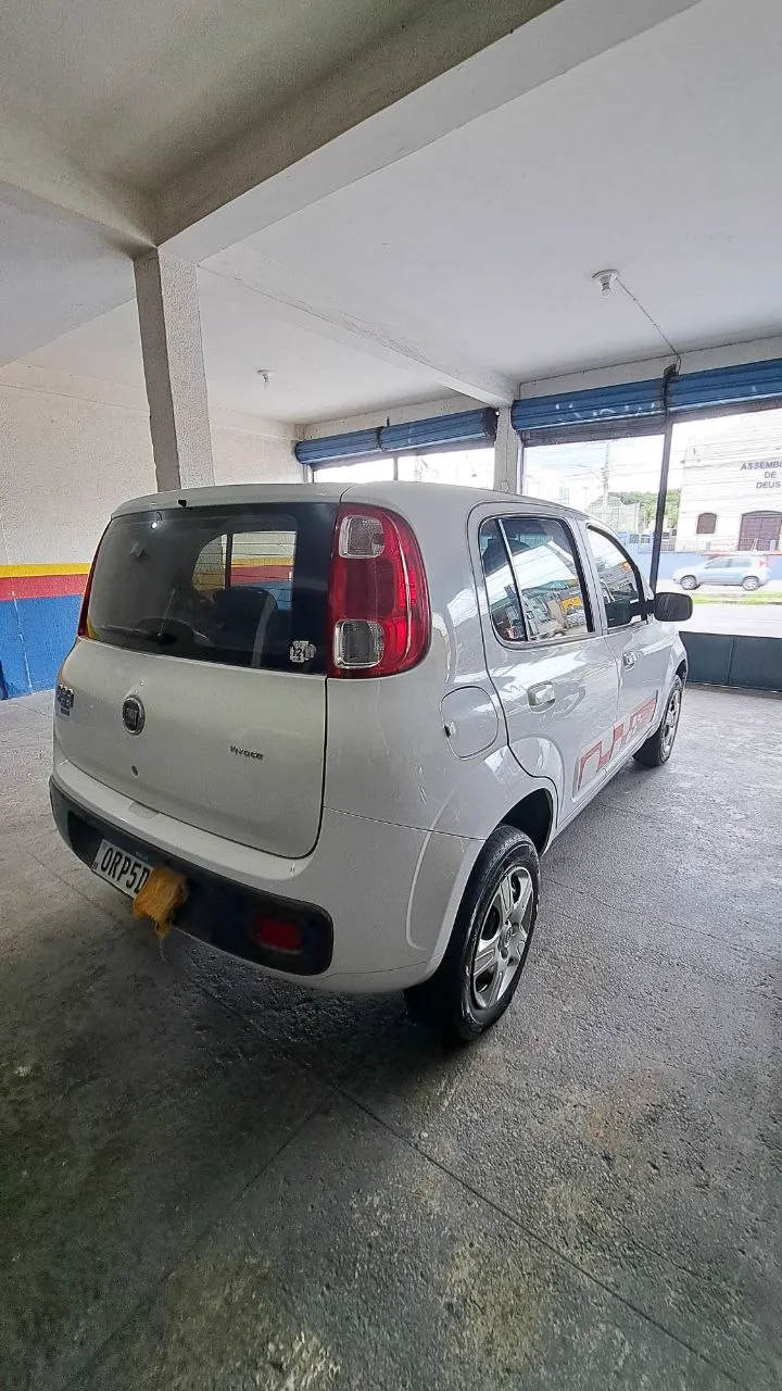 FIAT UNO 1.0 VIVACE TRASEIRA DIREITA